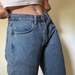LEVIS 501 Medium Wash Jeans